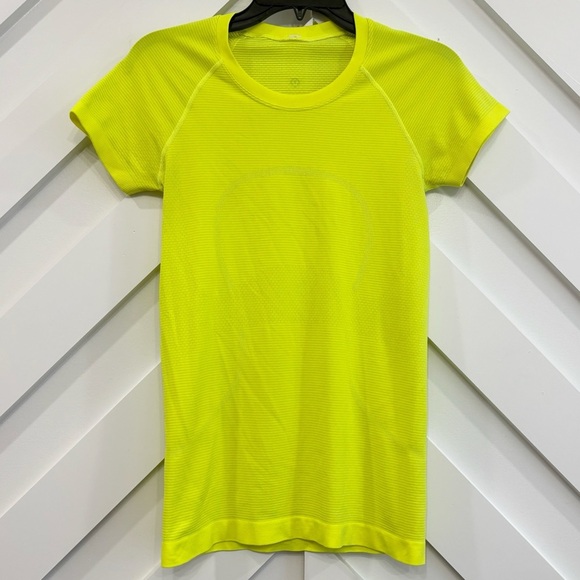 Lululemon Swiftly Tech Short Sleeve Shirt In Highlight Yellow Size 6 - Picture 1 of 5